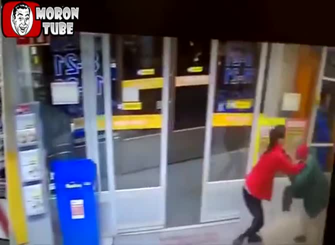 Video :This cashier treats criminals well because she is tired of them!